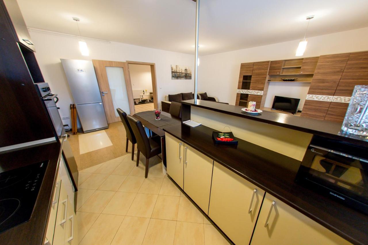 Terezianum Apartments, Free Parking Sibiu Bagian luar foto