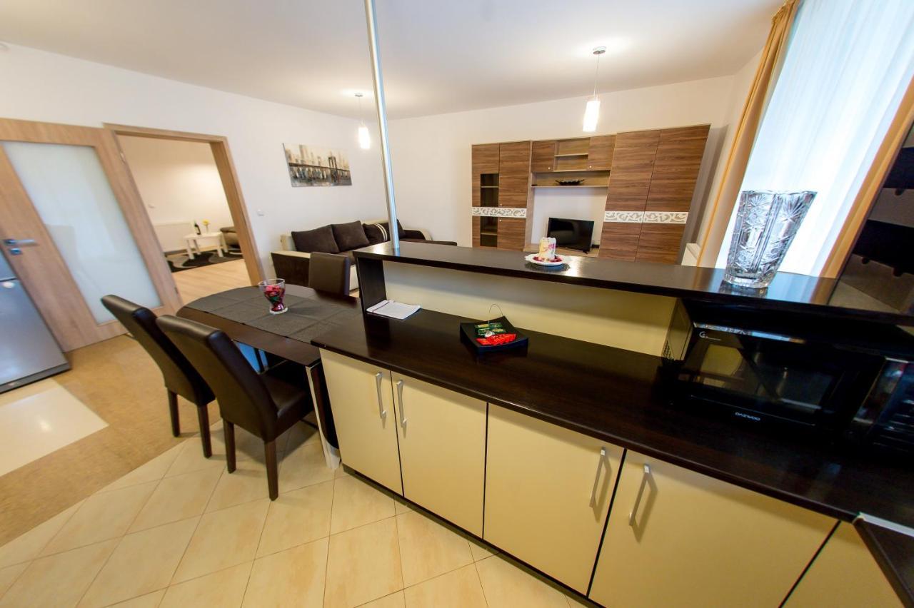 Terezianum Apartments, Free Parking Sibiu Bagian luar foto