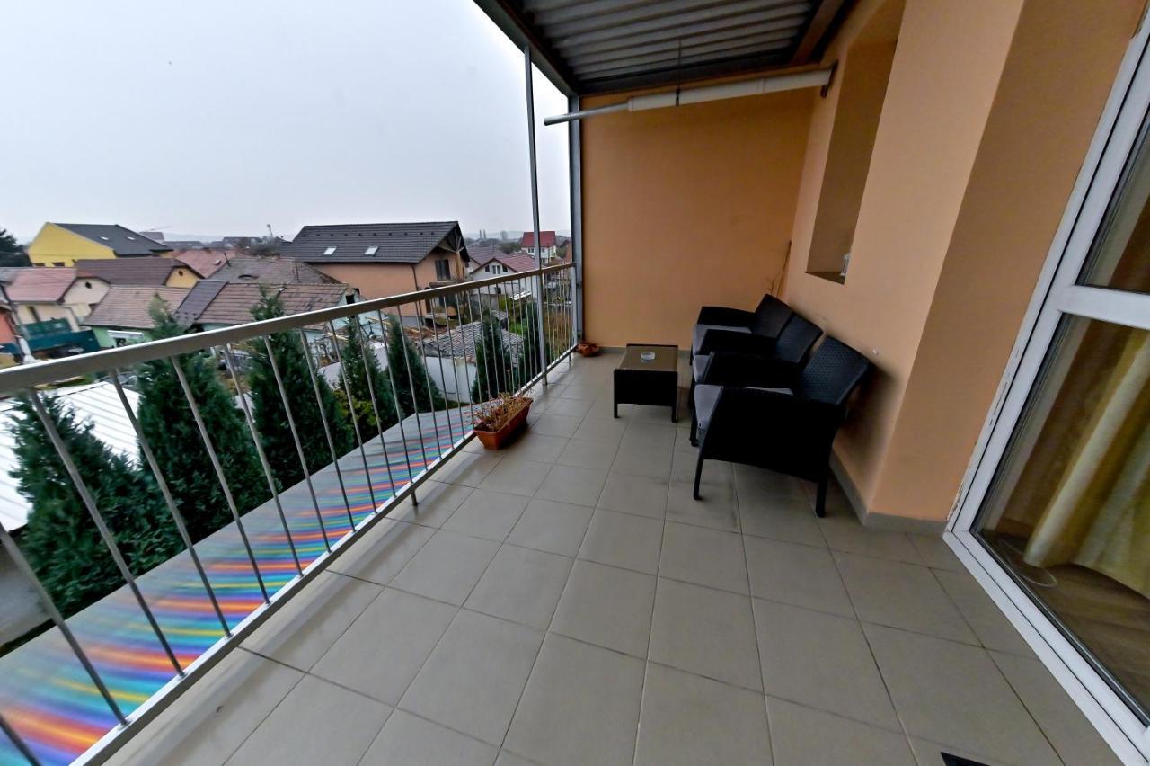Terezianum Apartments, Free Parking Sibiu Bagian luar foto