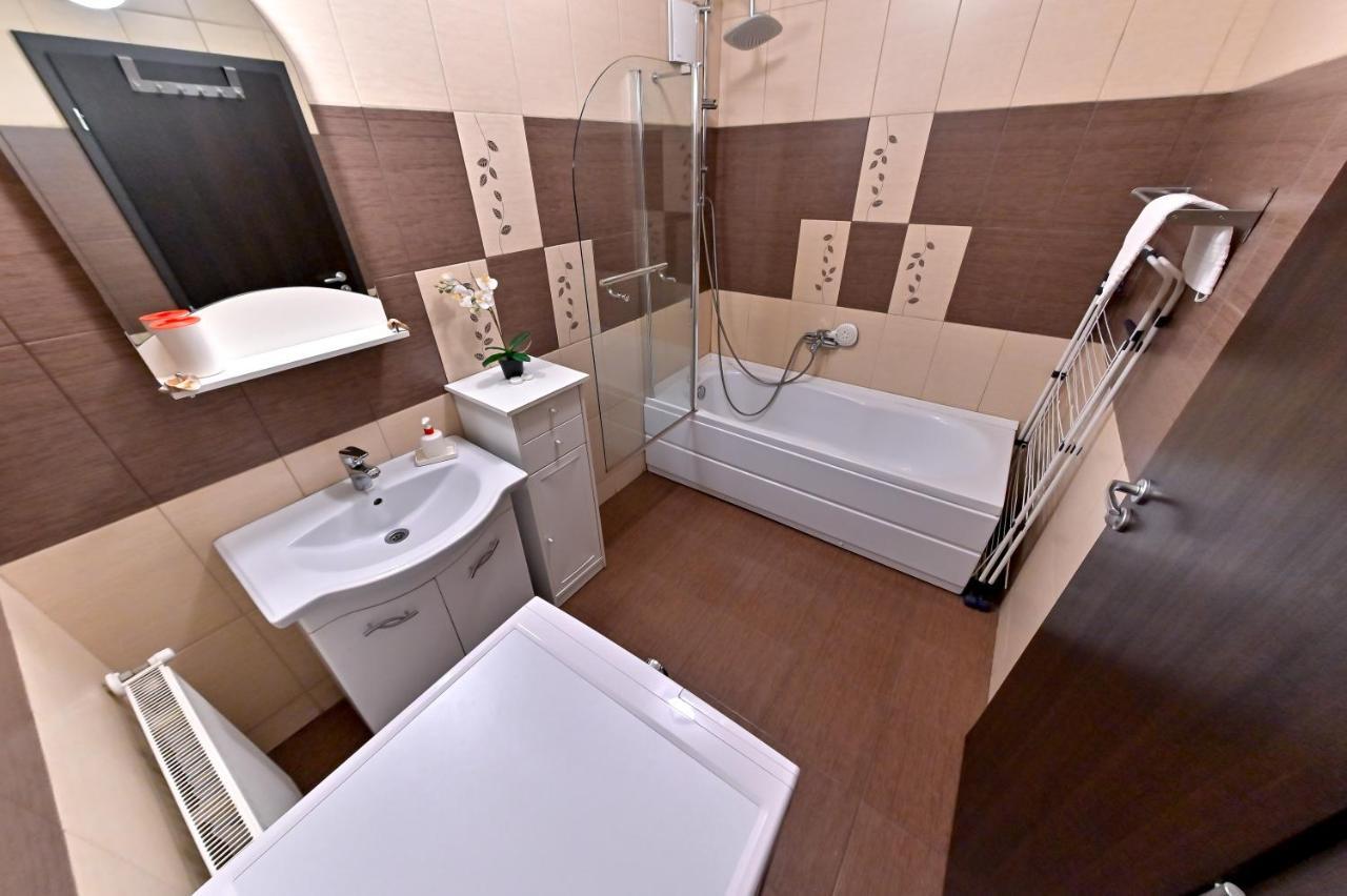 Terezianum Apartments, Free Parking Sibiu Bagian luar foto