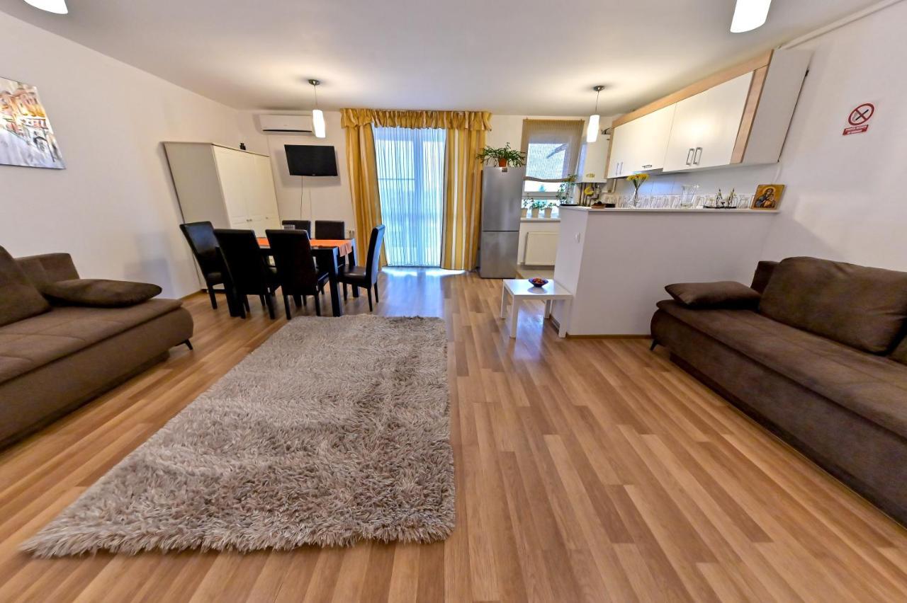 Terezianum Apartments, Free Parking Sibiu Bagian luar foto