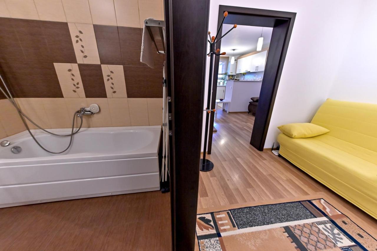 Terezianum Apartments, Free Parking Sibiu Bagian luar foto