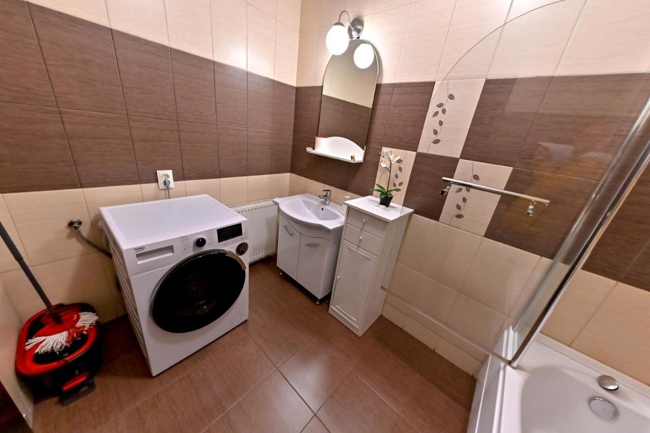 Terezianum Apartments, Free Parking Sibiu Bagian luar foto