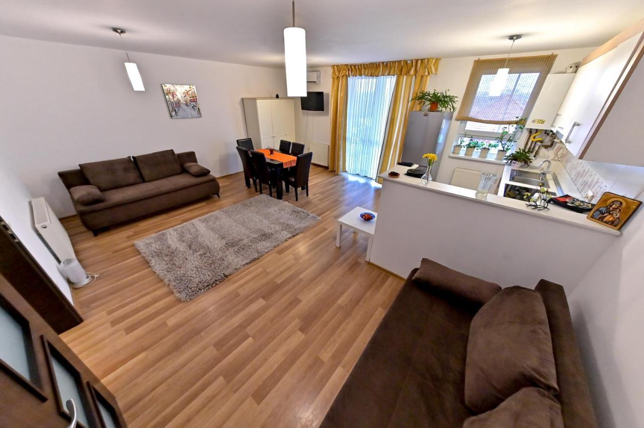 Terezianum Apartments, Free Parking Sibiu Bagian luar foto