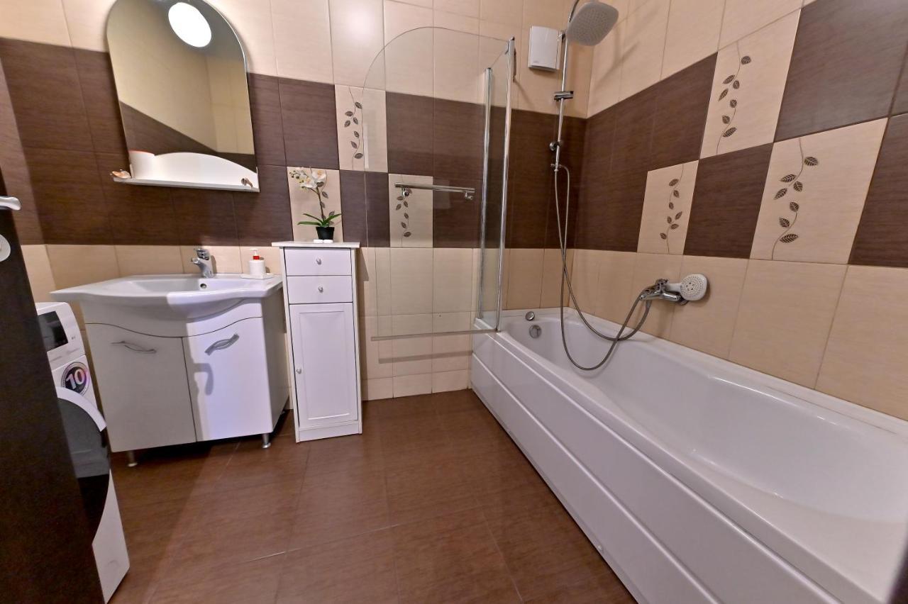 Terezianum Apartments, Free Parking Sibiu Bagian luar foto